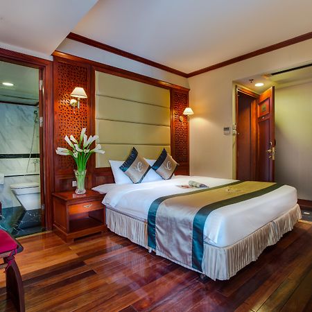 Conifer Boutique Hotel Hanoi Bagian luar foto