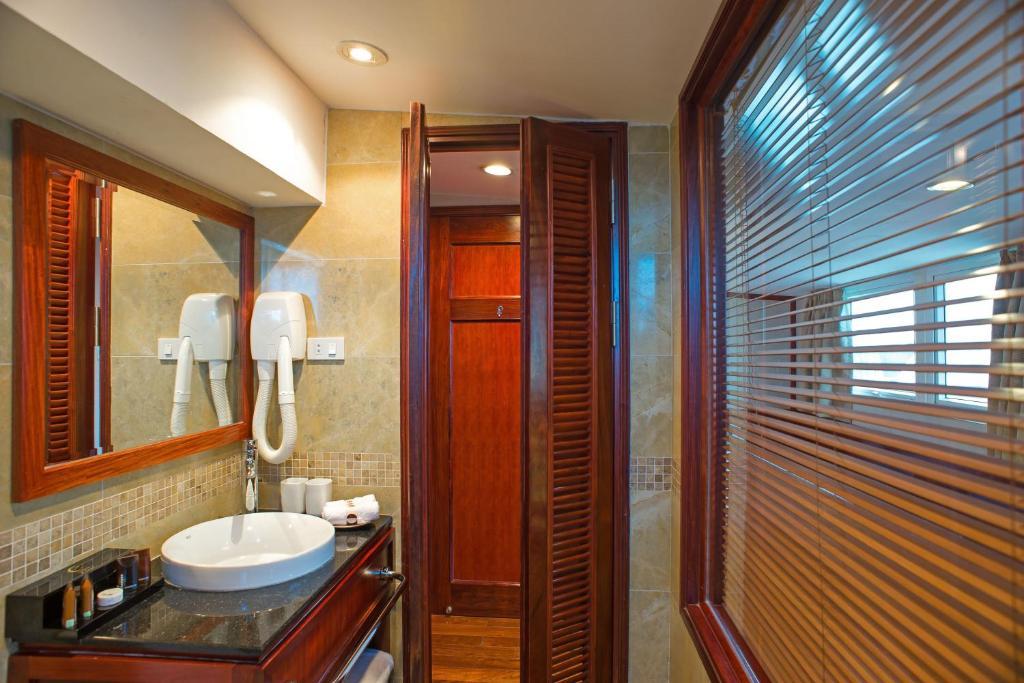 Conifer Boutique Hotel Hanoi Bagian luar foto