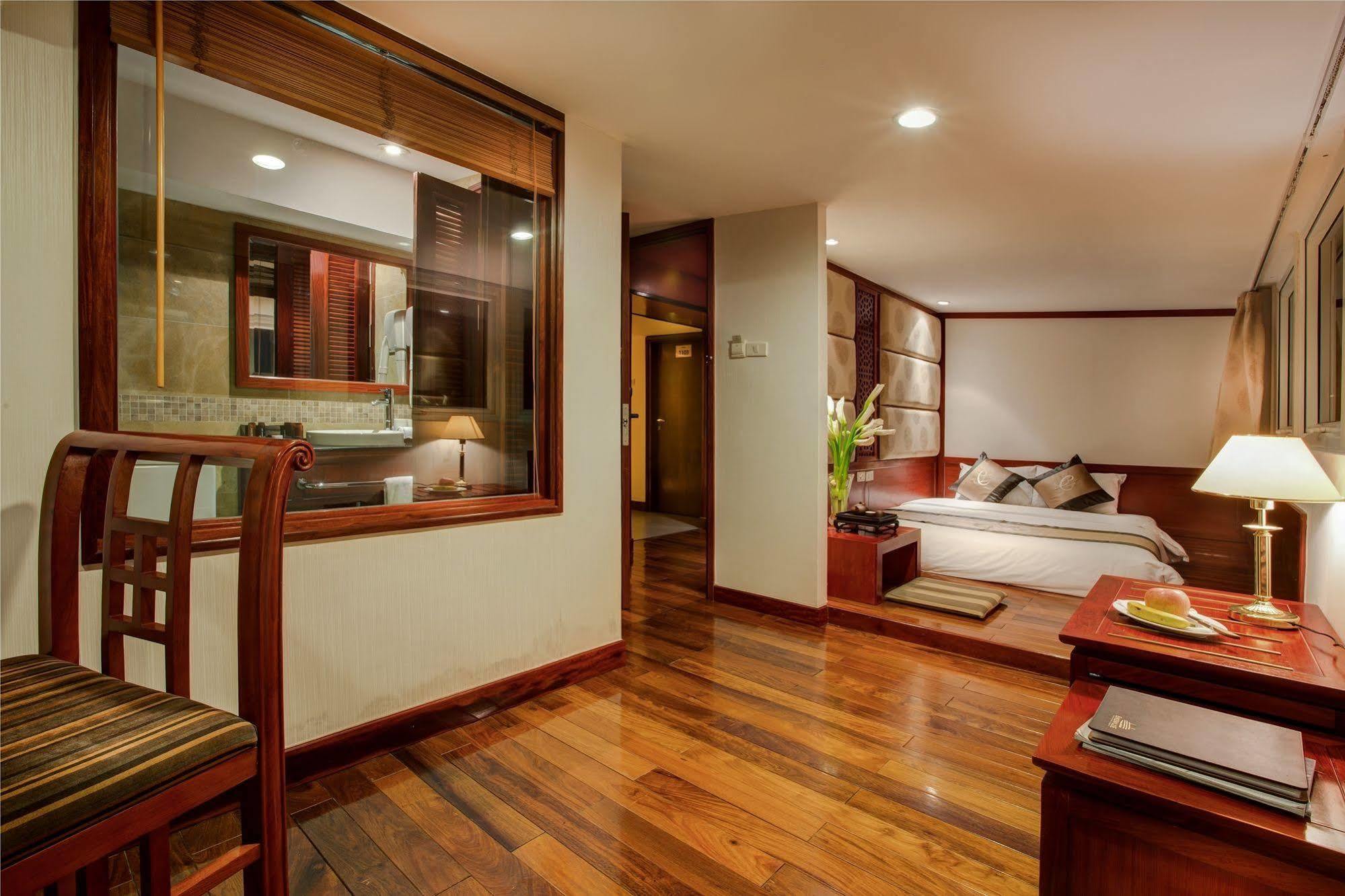 Conifer Boutique Hotel Hanoi Bagian luar foto